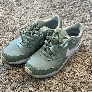 Nike Air Max Minty Green Low-Top Sneakers with White Swoosh Tennis Shoes